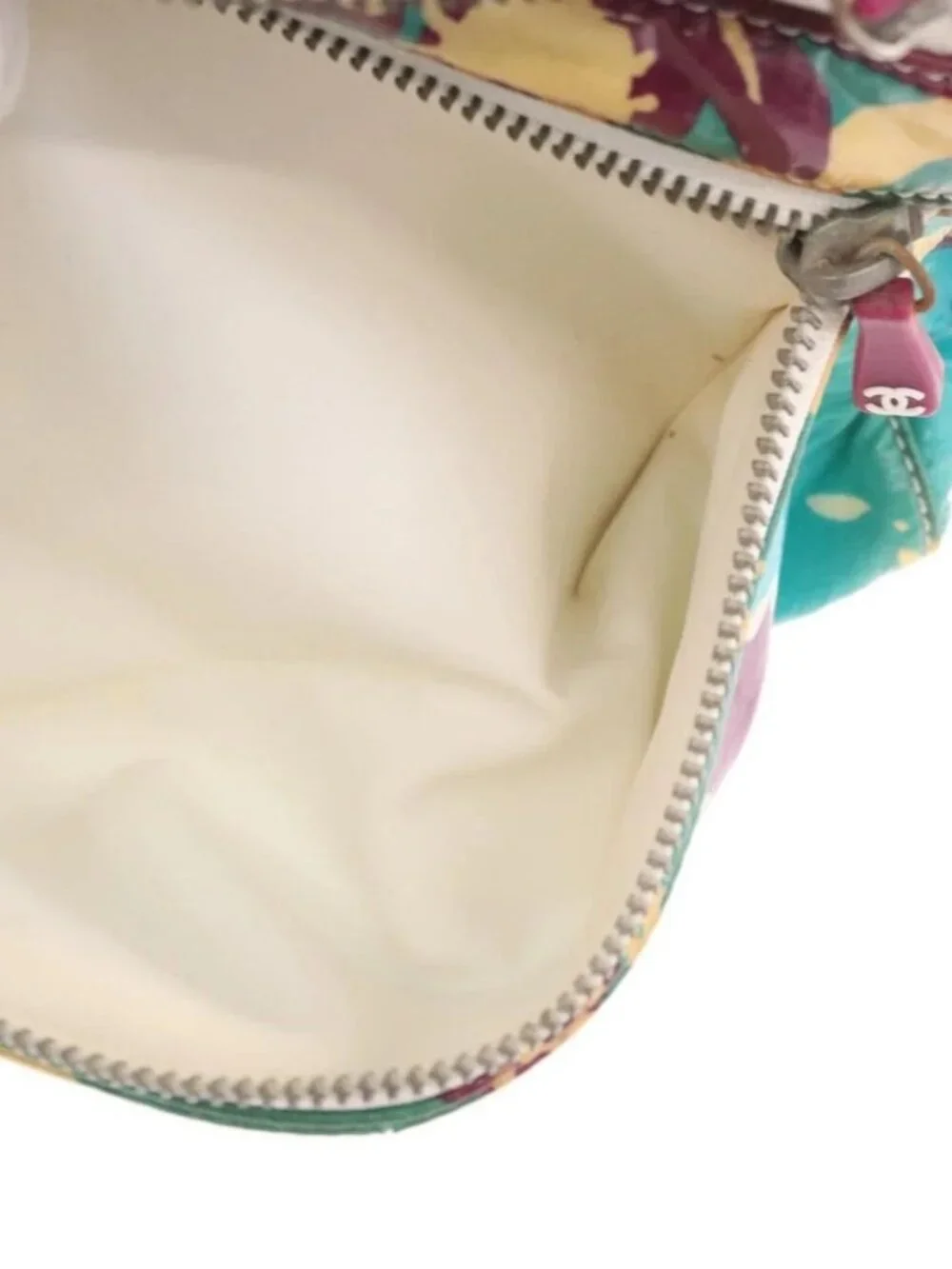 CHANEL brand	chanel color	green